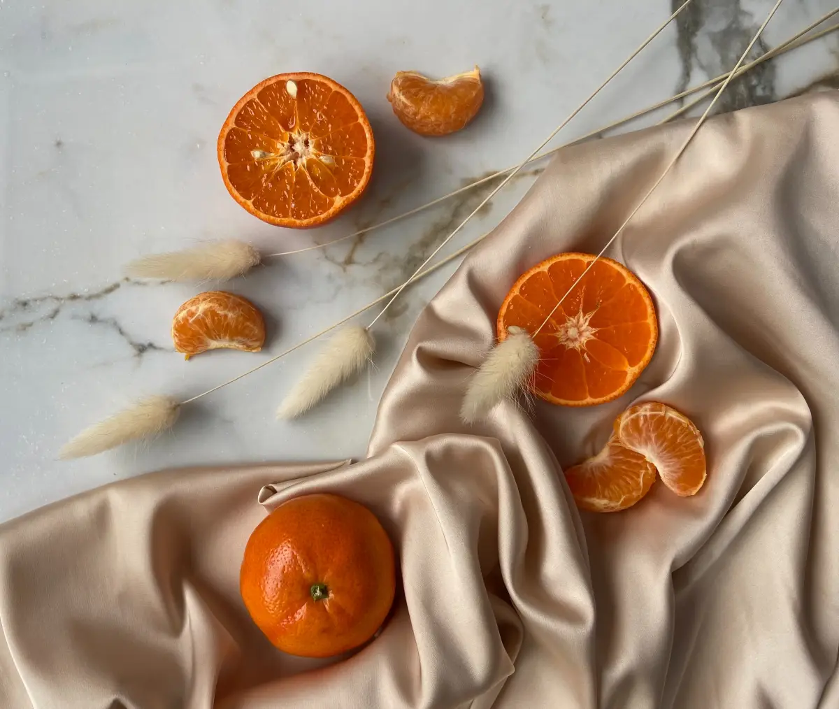 tissu soie herbe sechee tranches clementine agrume surface marbre