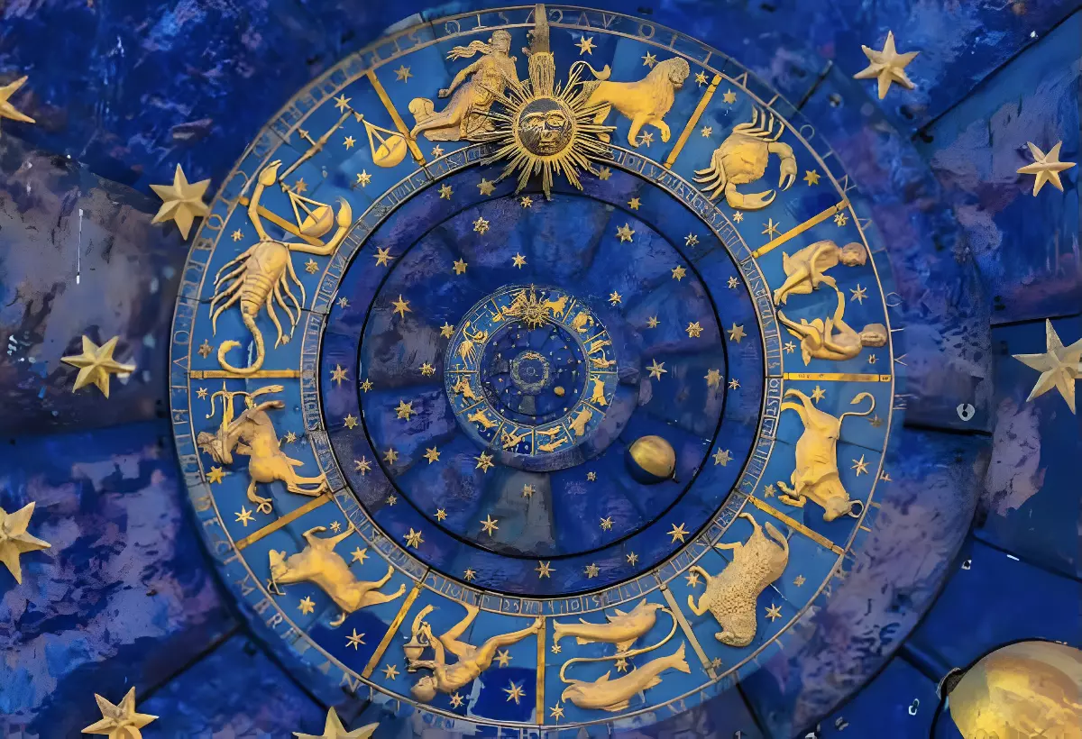 vue centree sur le cercle du zodiaque dore sur fond bleu et des etoiles dorees