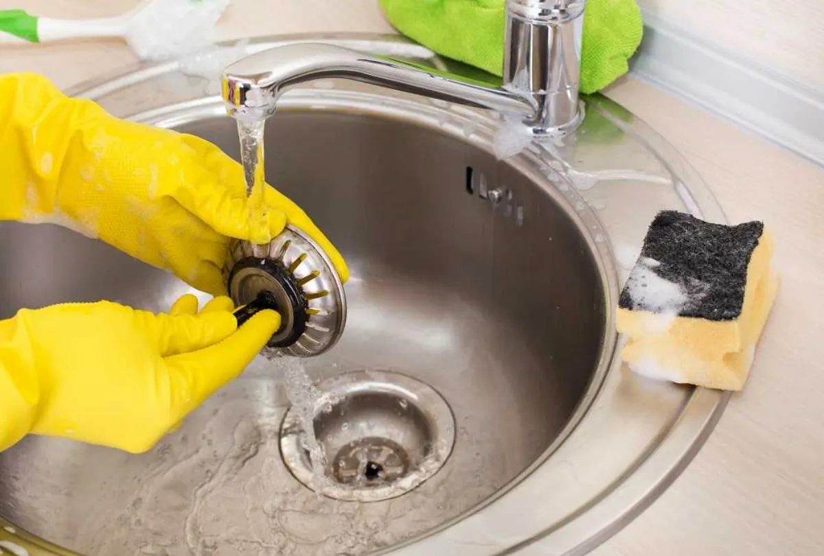 quel ménage faire tous les jours gants jaunes lavent unevier