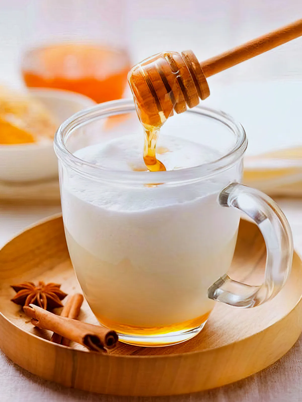 boire du lait chaud au miel pour stimuler son immunite