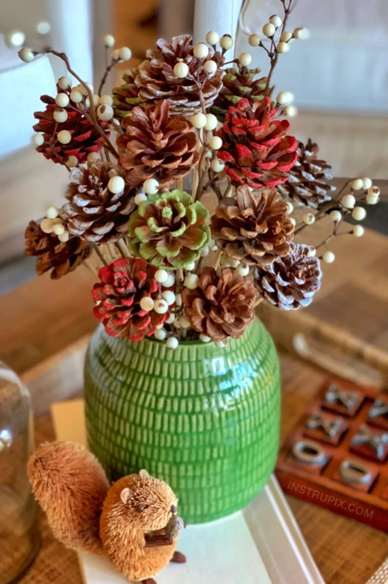 comment faire un bouquet de pommes de pin vase vert peluche marron