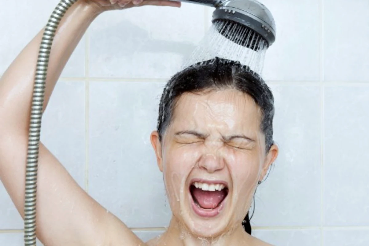 comment prendre une douche froide femme salle de bain
