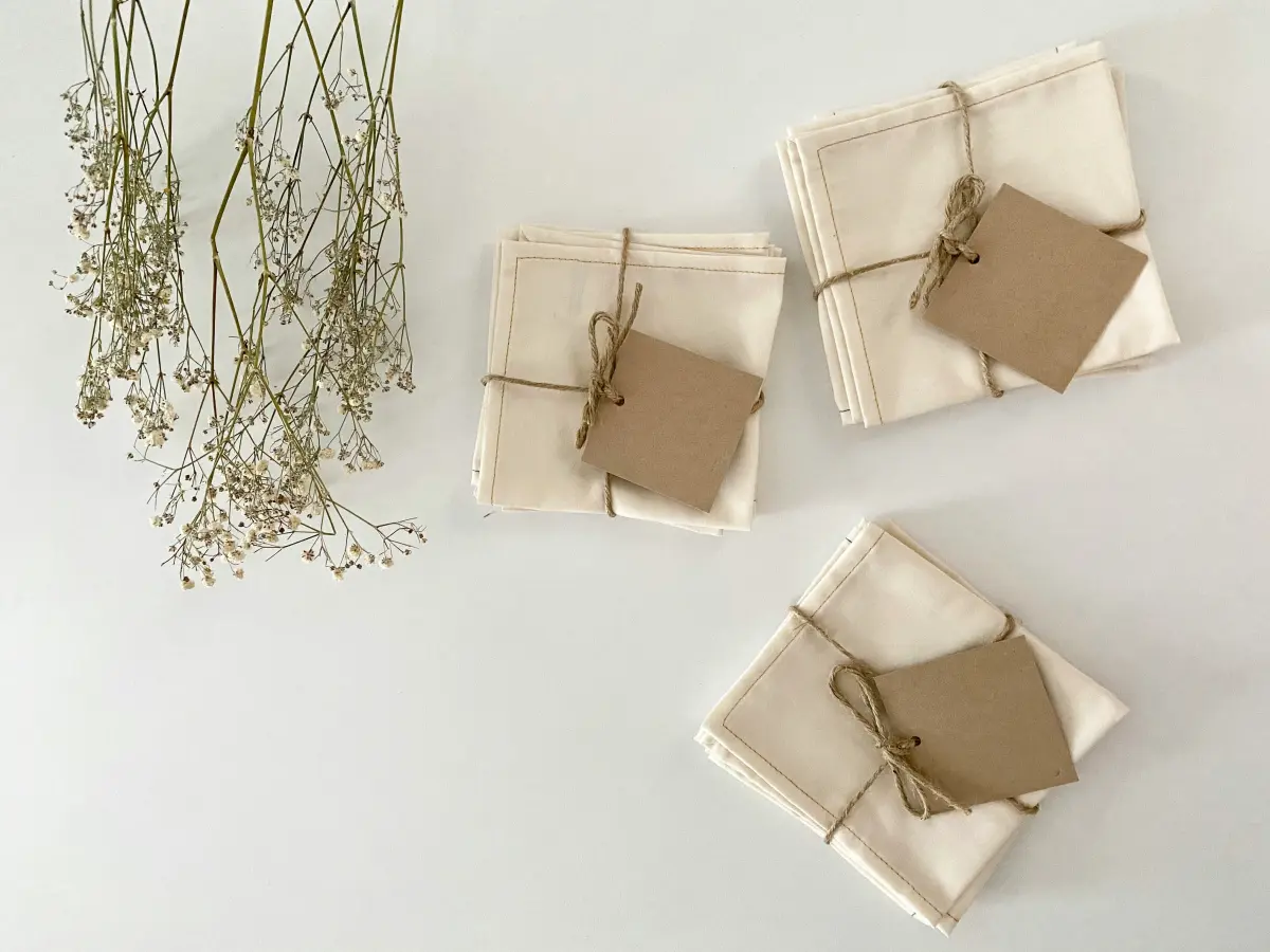 emballage cadeaux tissu serviette mouchoirs branches herbes sechees