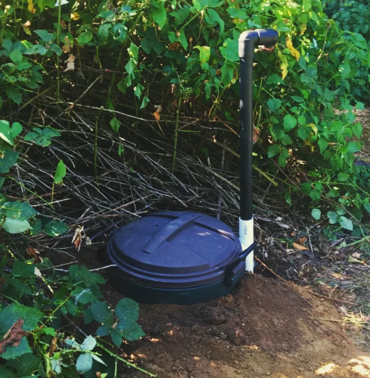 enterrer une poubelle pour conserver des fruits et des légumes durant l hiver