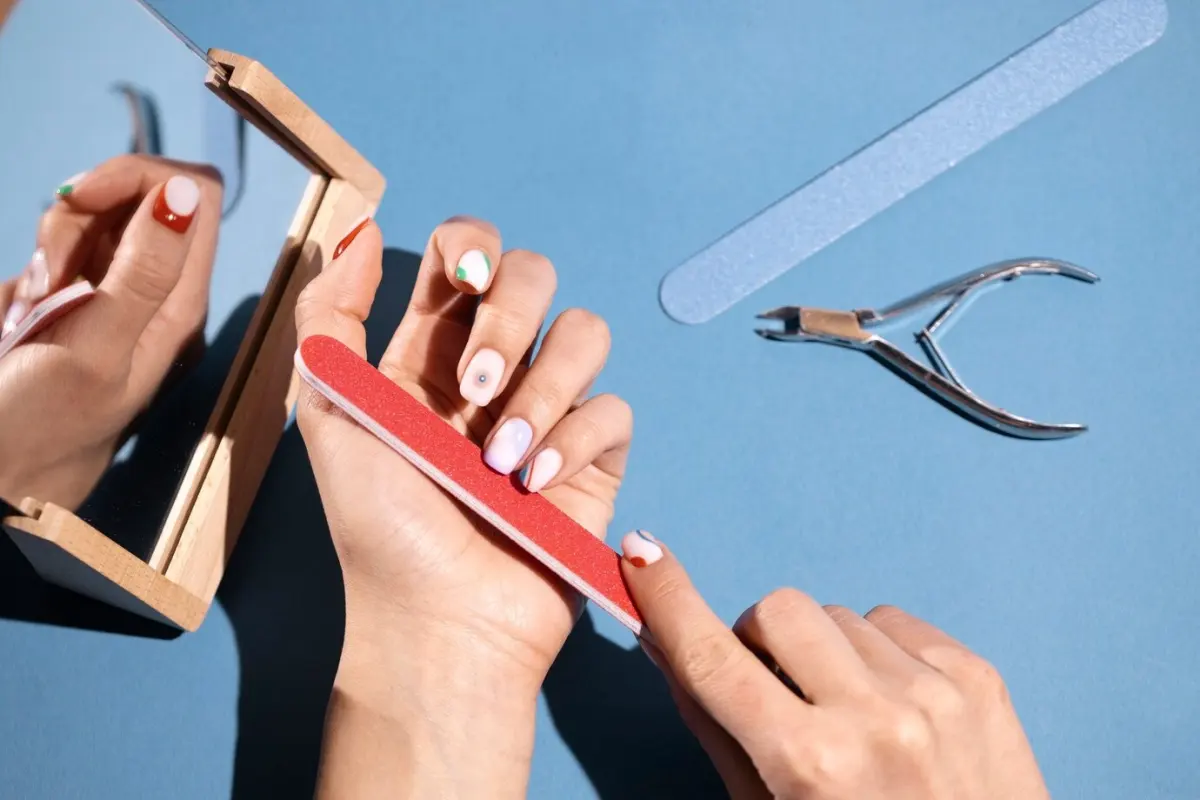 entretien manucure en gel ongles nail art couleurs accessoires miroir