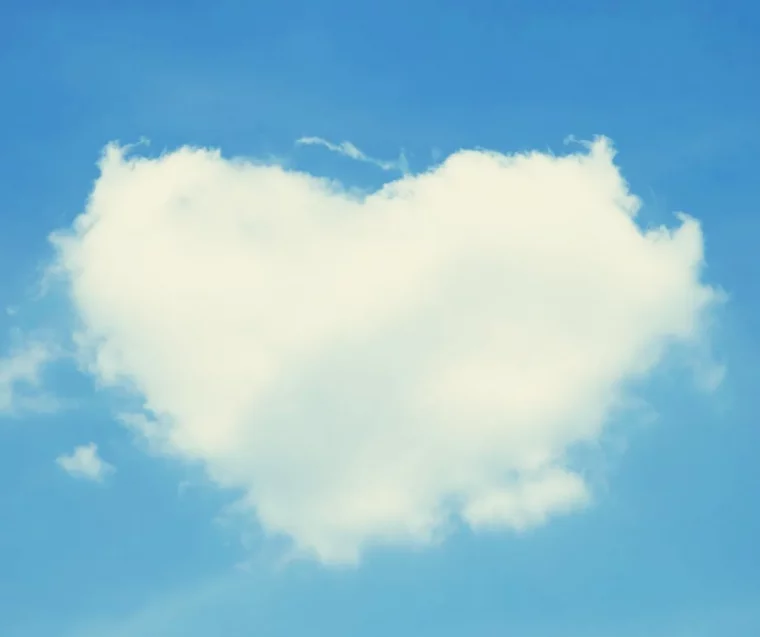 forme de nuage coeur pour signaler la présence de notre ange gardien autour de nous