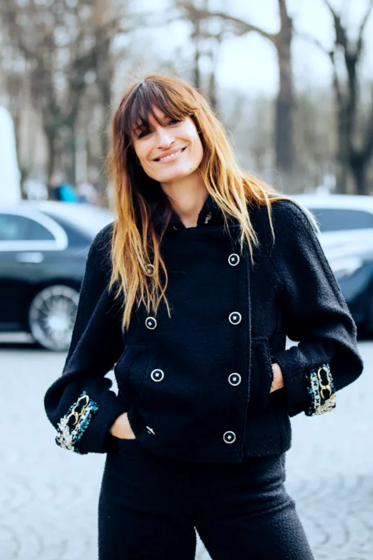 le manteau court super tendance noir caroline de maigret