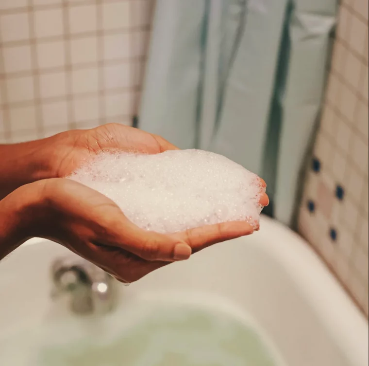moisissure salle de bain comment lutter contre les taches de moisi et l humidité excessive