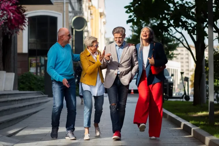 personnes adultes vetements pantalon rouge blazer bleu marine denim