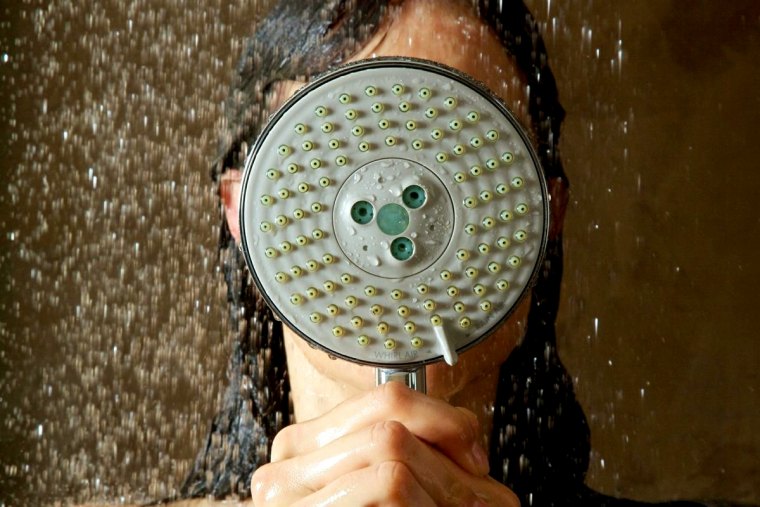 pourquoi apprendre a prendre une douche en hiver pommeau de douche