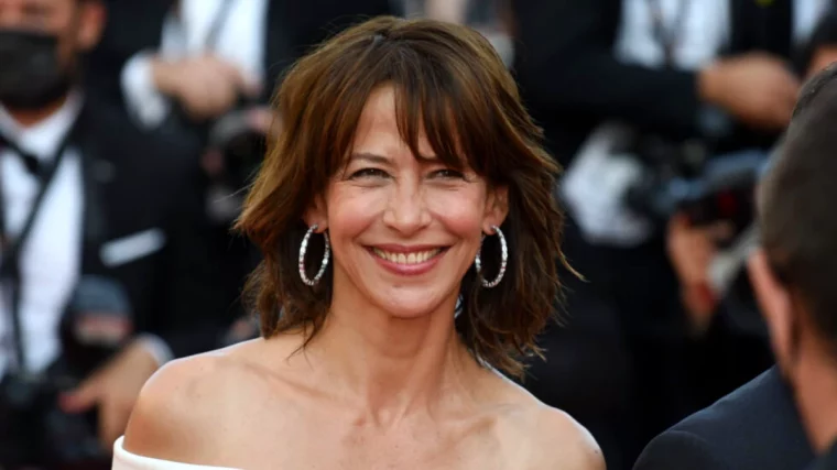 sophie marceau coupe frange rajeunissante