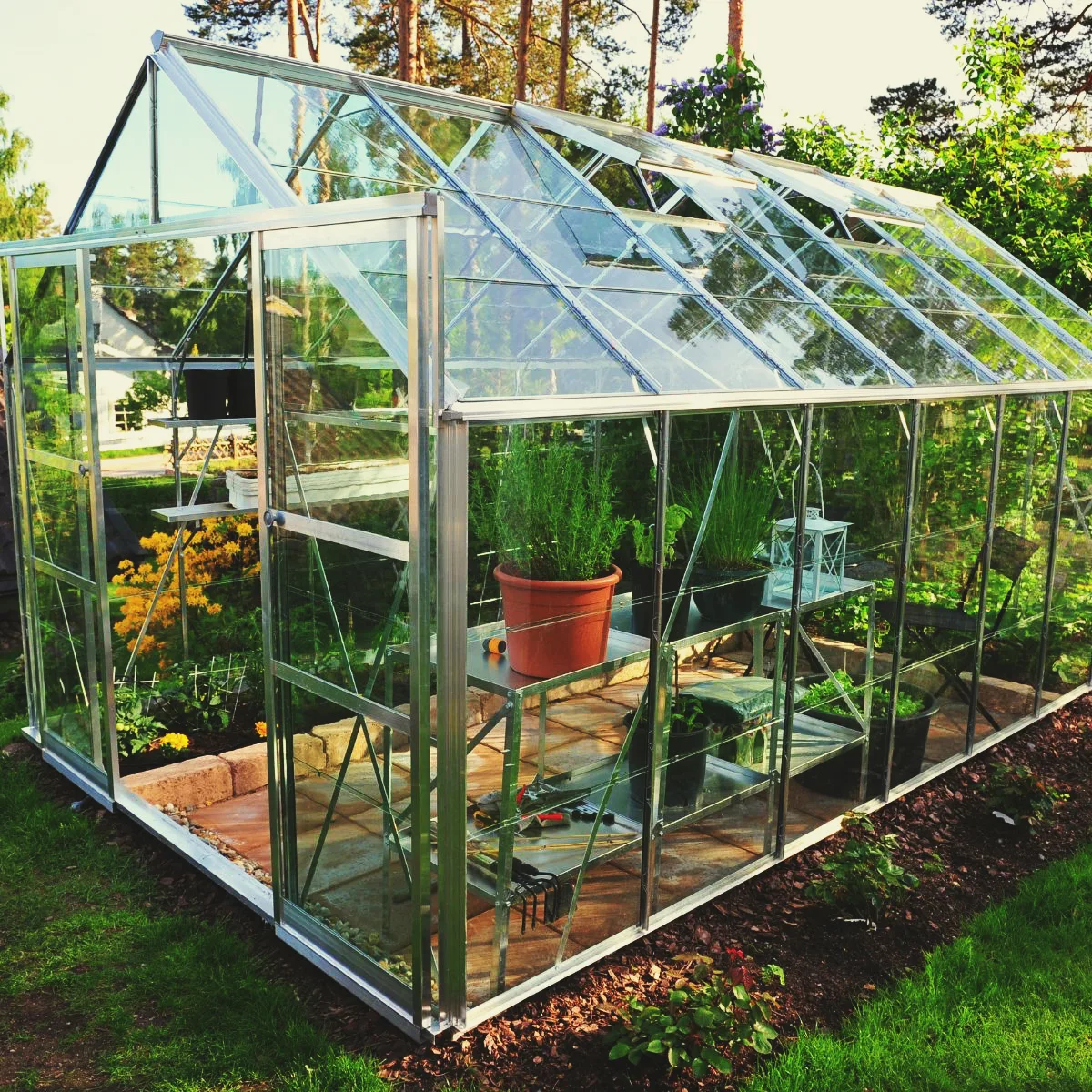 avantages serre de jardin verre pour proteger lesplantes du froid
