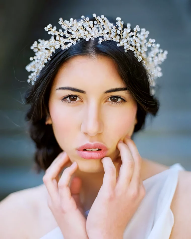 bijoux de cheveux idee nouvel an couronne femme brune (1)