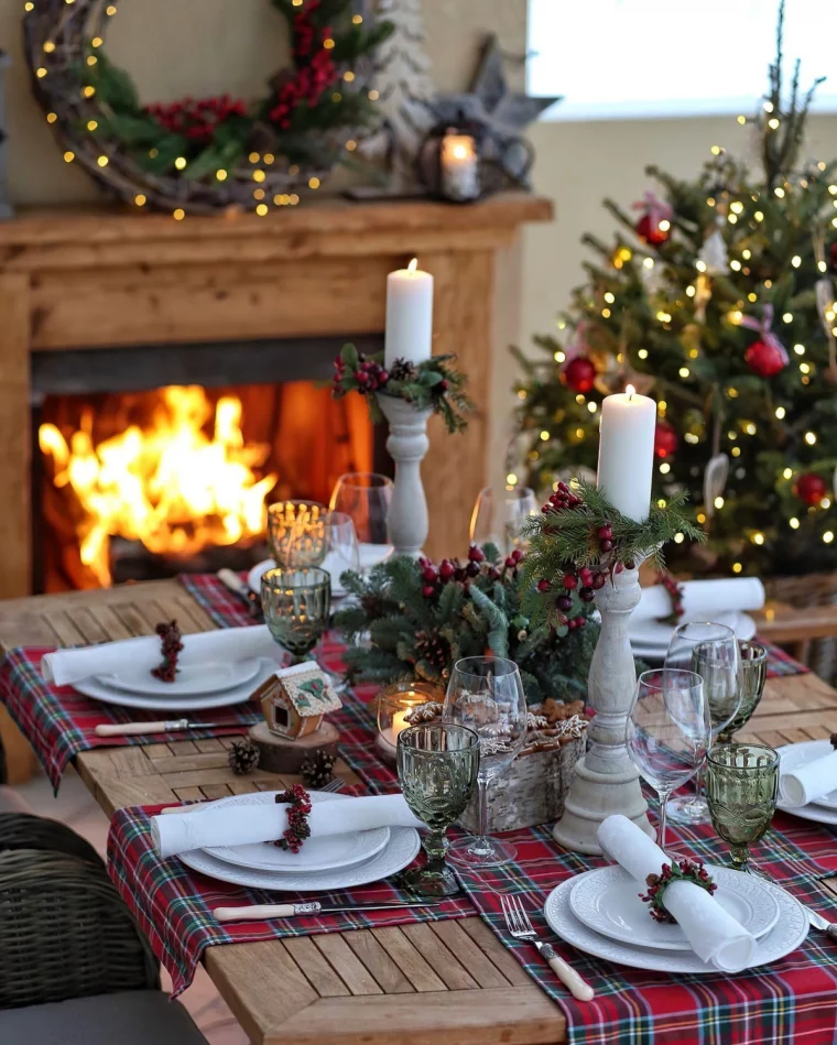 cheminee couronne de noel branches seches deco de table de noel rouge blanc et vert