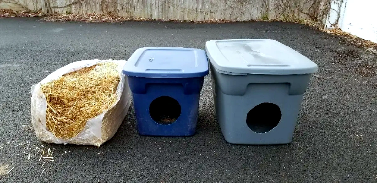 comment faire une cabane pour chat pour l hiver boites en plastique