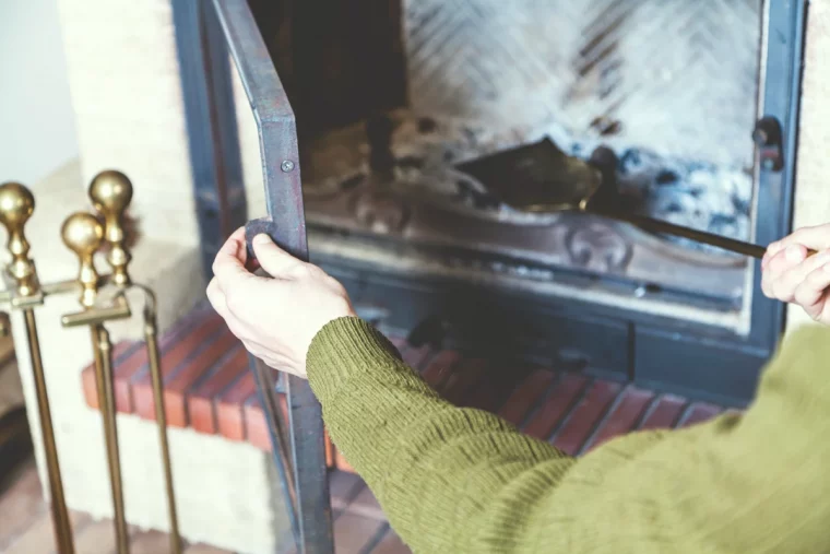 comment nettoyer une vitre de cheminee tres sale pull vert