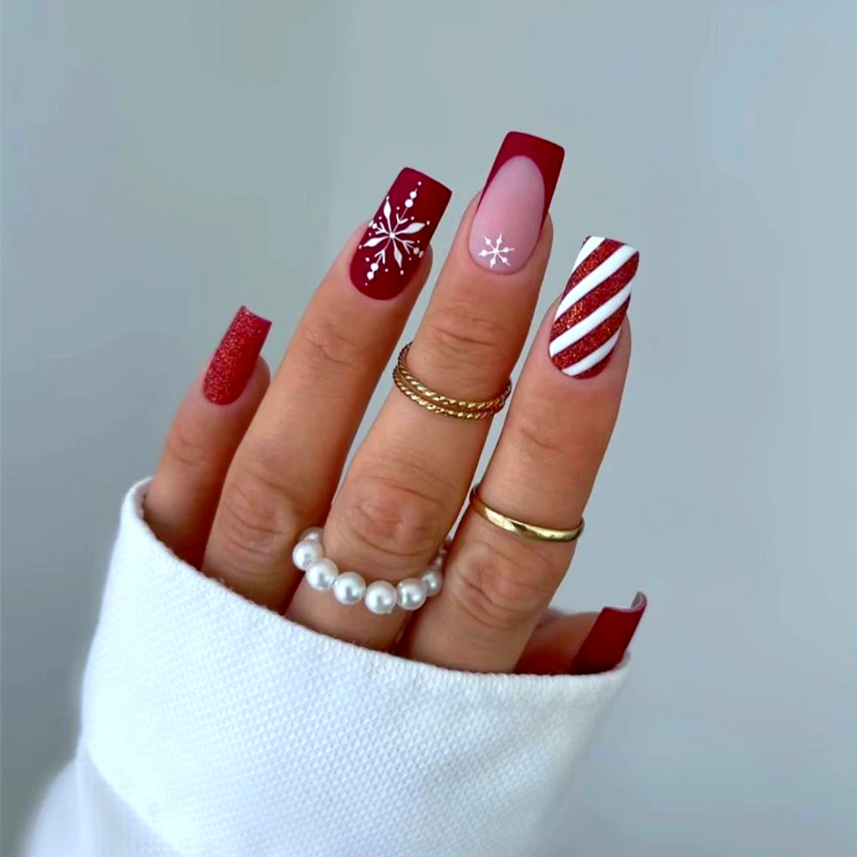 decoration ongles noel avec des couleurs rouges