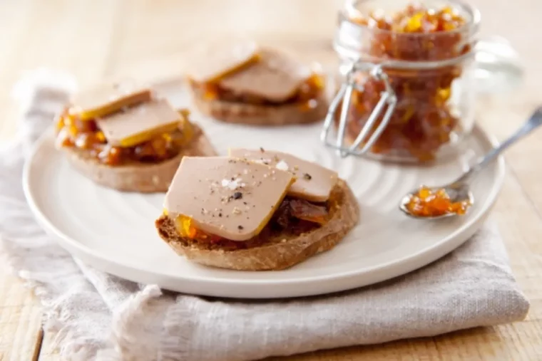decouvrez nos recettes de noel pour famille nombreuse toast foie gras