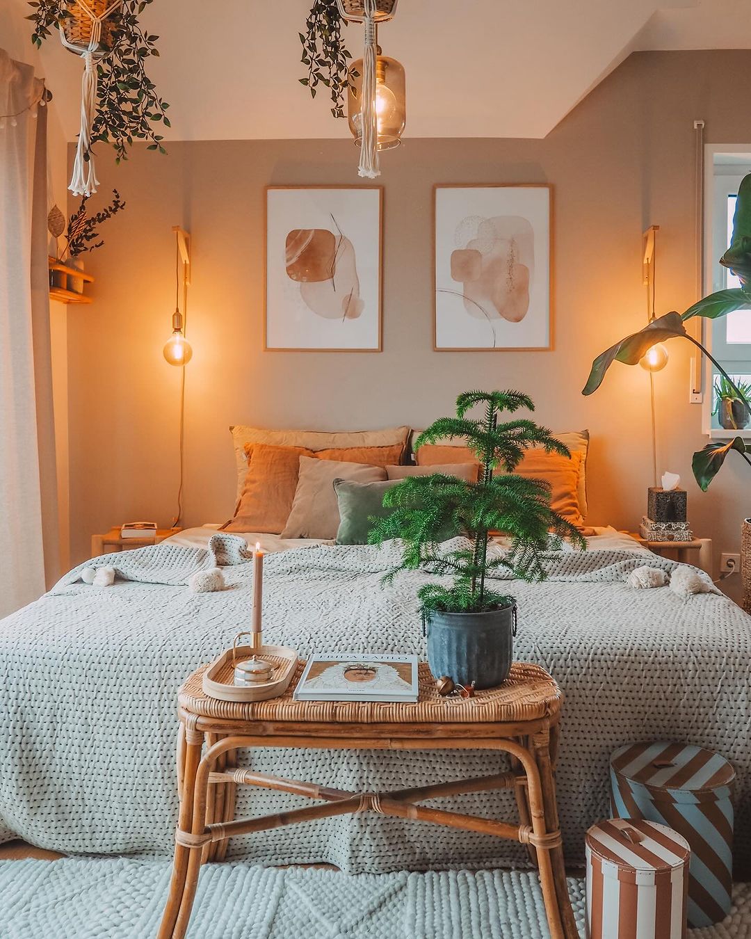 design chambre couleur peinture marron moderne lit bout de lit bois plante verte