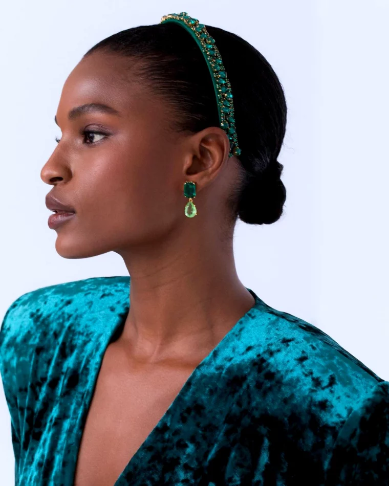 femme noire coiffure nouvel an diademe verte