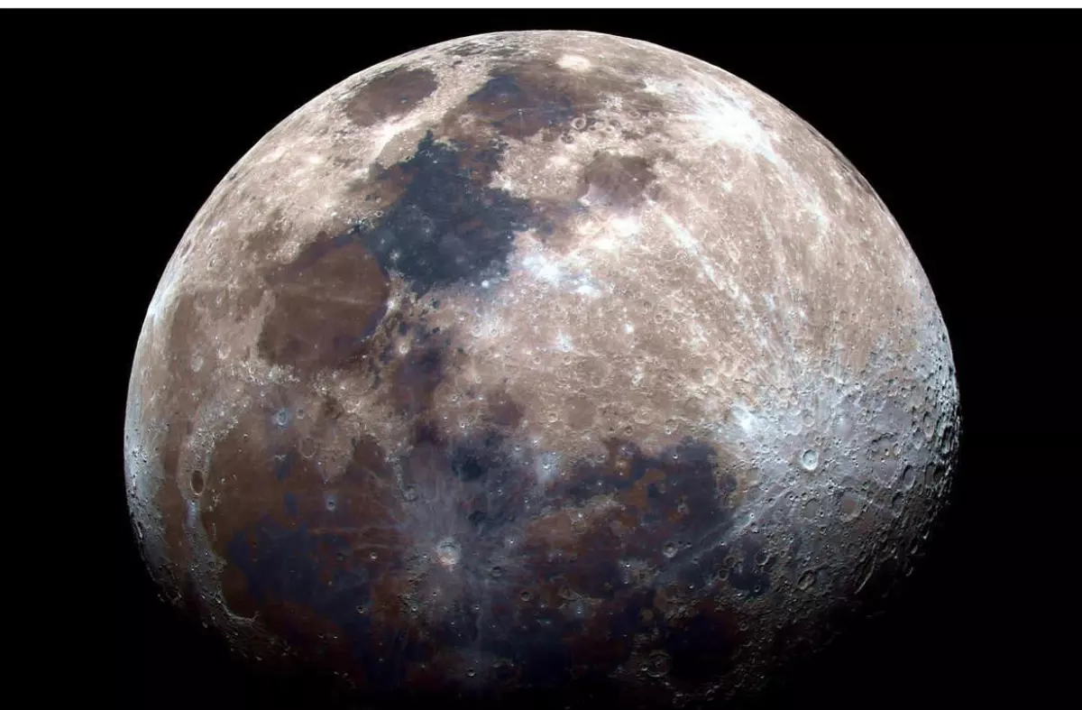 gros plan sur la surface de la lune