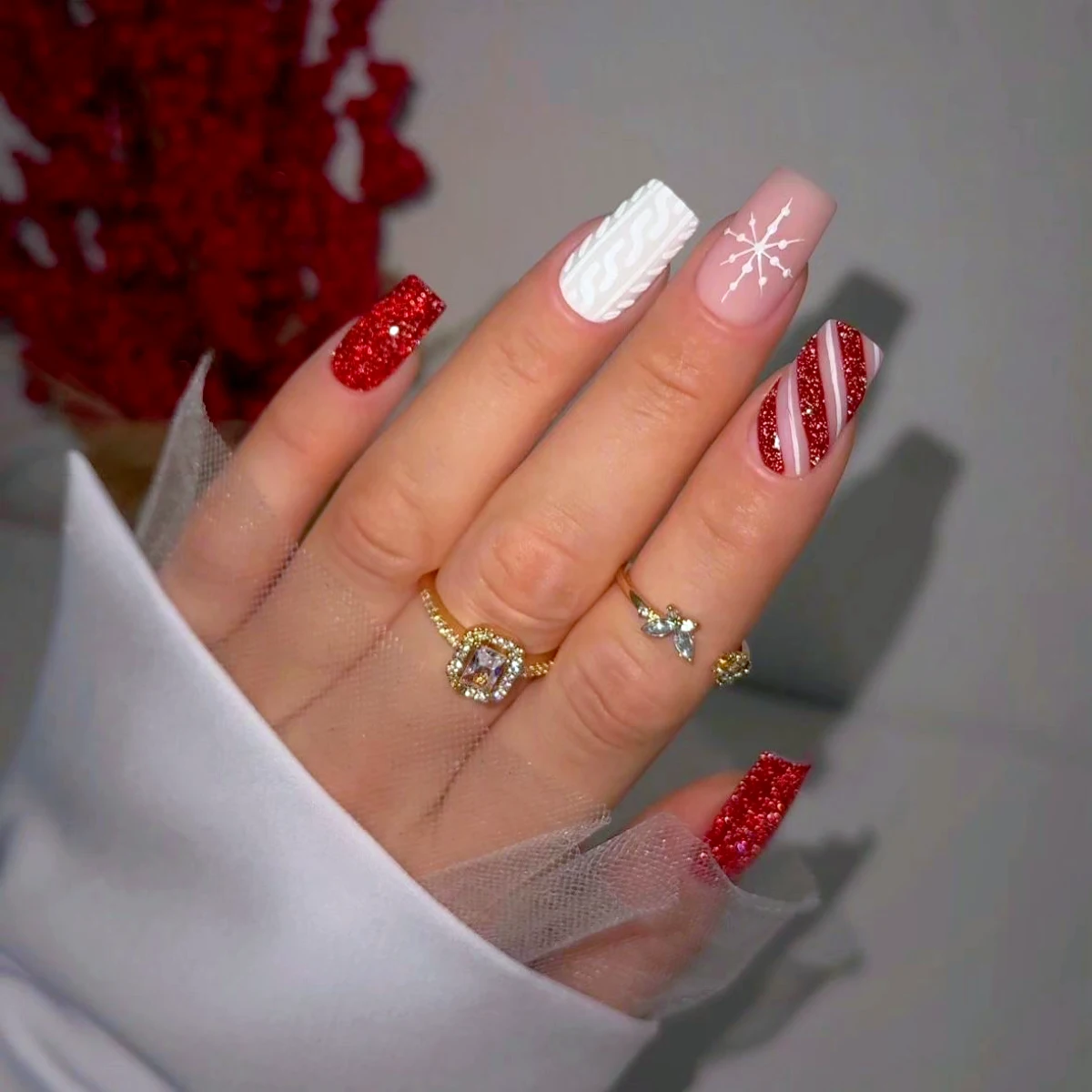 idees de nail art noel avec des couleurs rouges et blancs