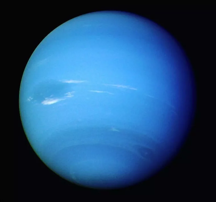 la planete bleue neptune sur fond noir