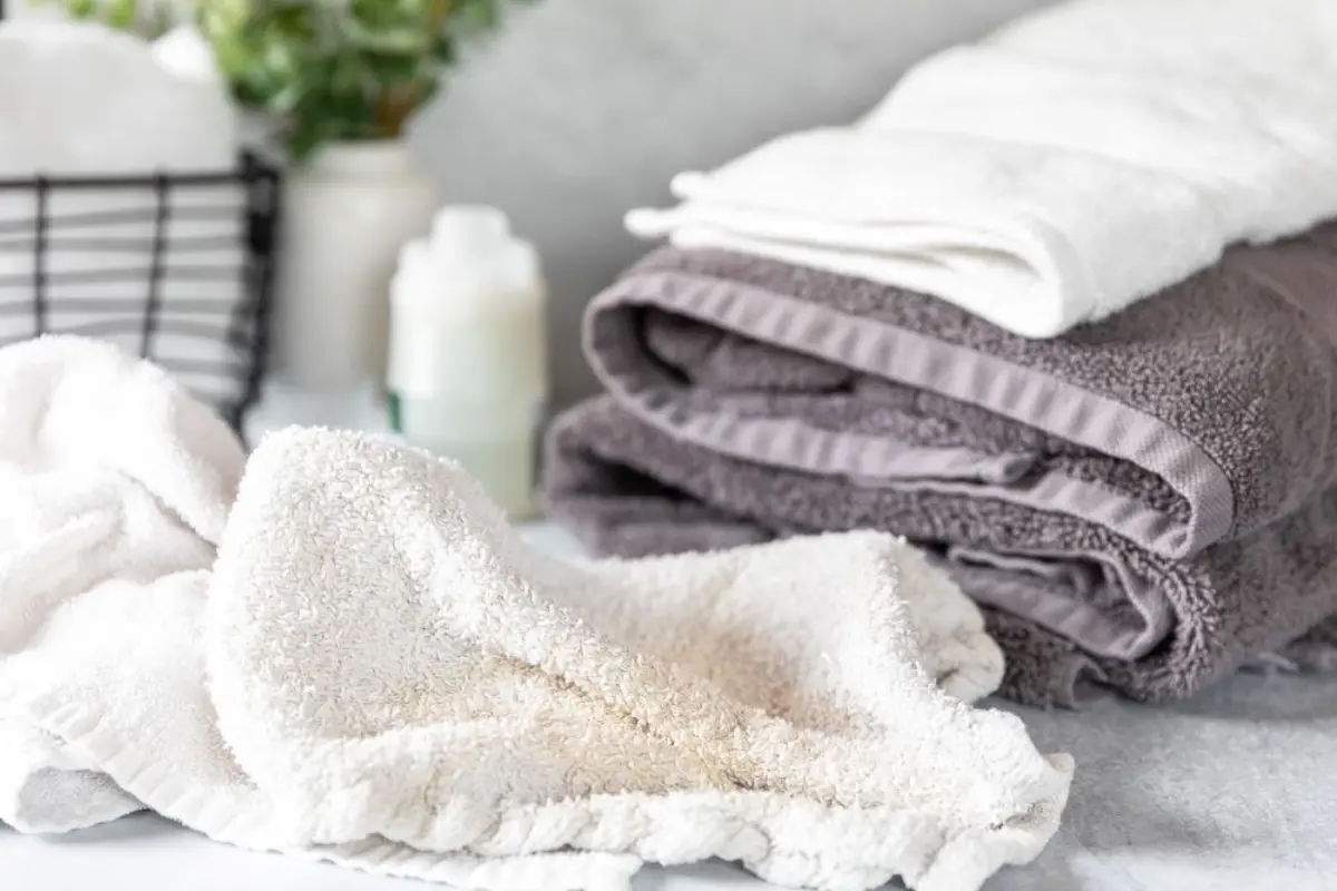 laver serviette blanche javel produits nettoyants linge sale taches