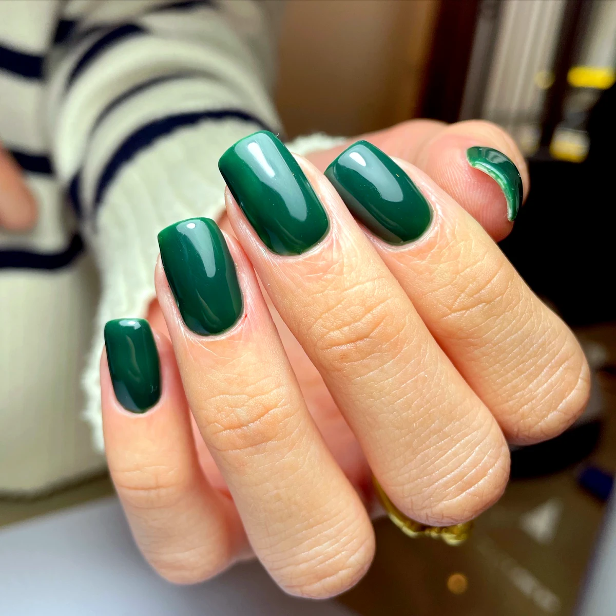 ongles noel simple vert tendance manicure hiver 2024