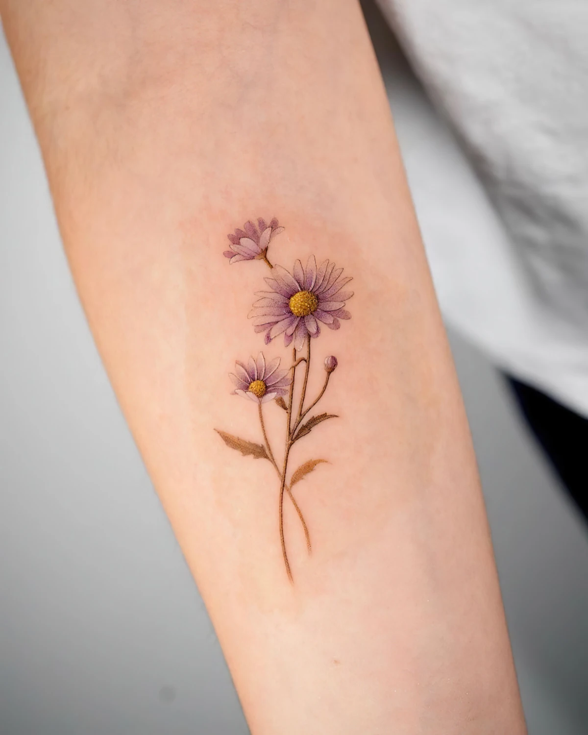 petit tatouage floral femme