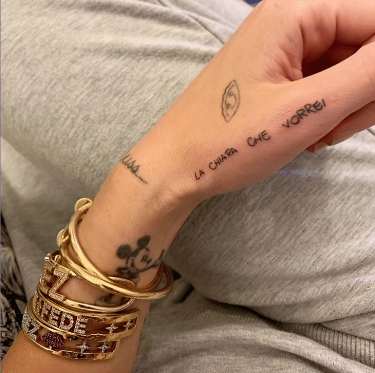 quel tatouage pour symboliser la famille main bracelets en or