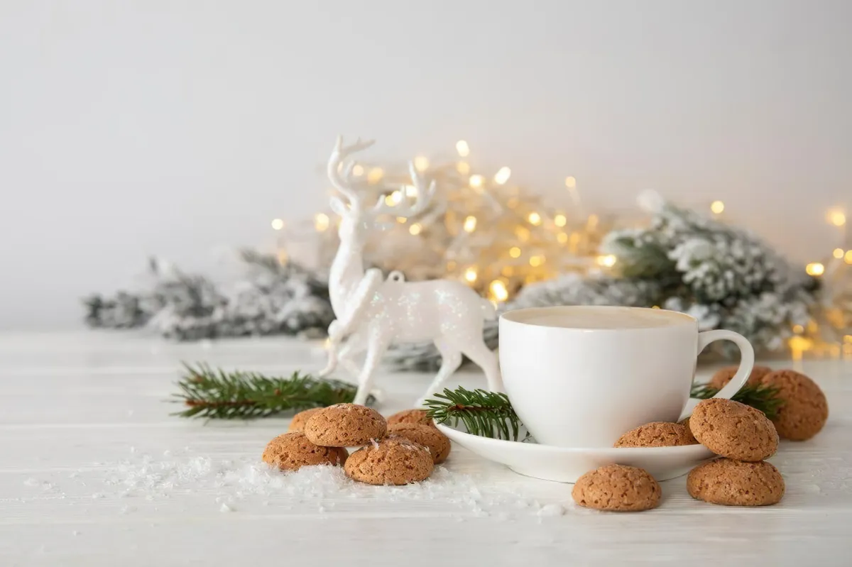 sables biscuits tasse cafe lait figurine cerf blanc fond d еcran ordinateur aesthetic 
