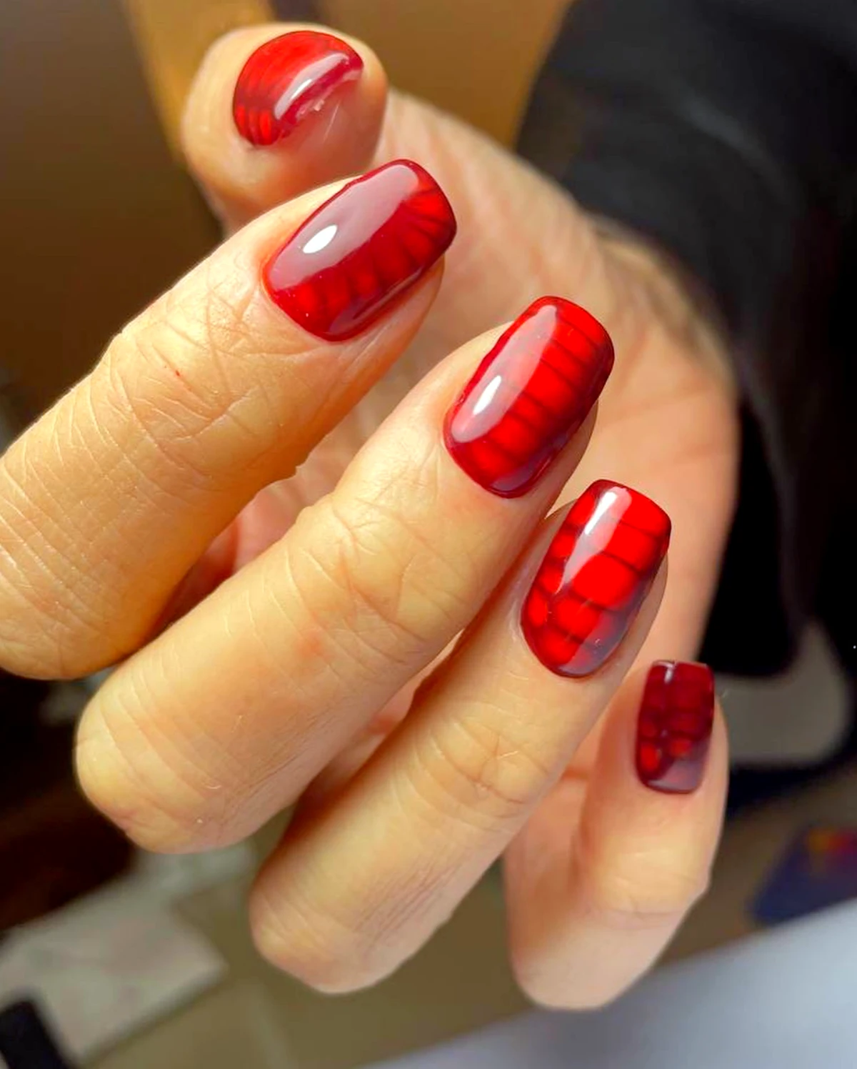 tendance ongle rouges marbre pour noel