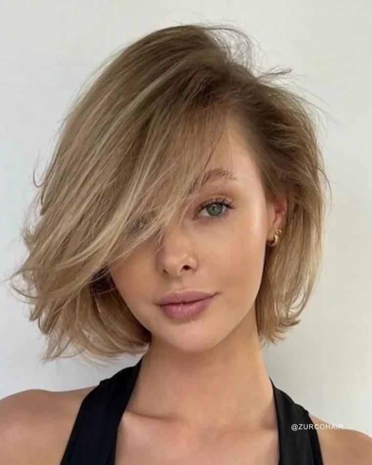 comment affiner son visage carré coupe asymetrique femme blonde