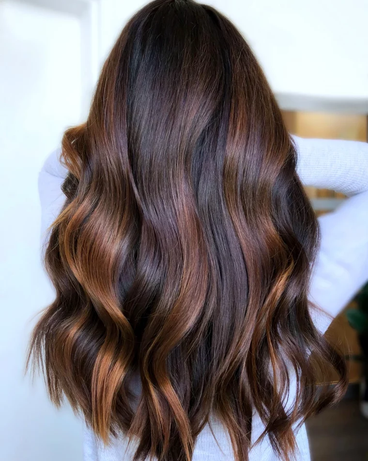 balayage renverse cheveux longs bruns