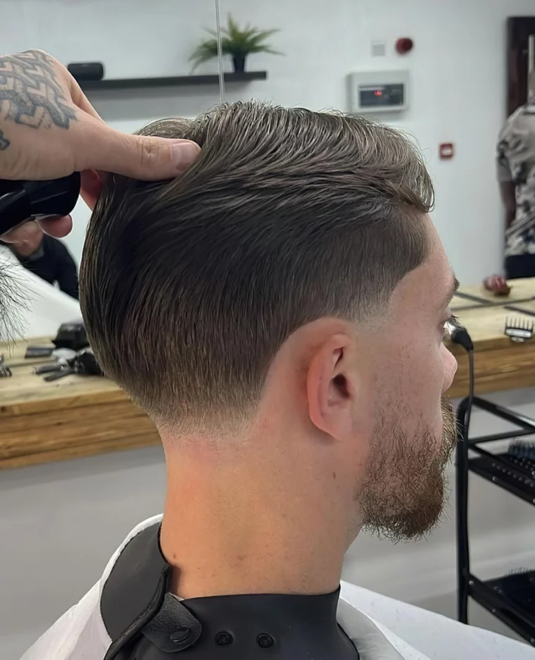 cheveux fins lisses taper homme cheveux court avec barbre