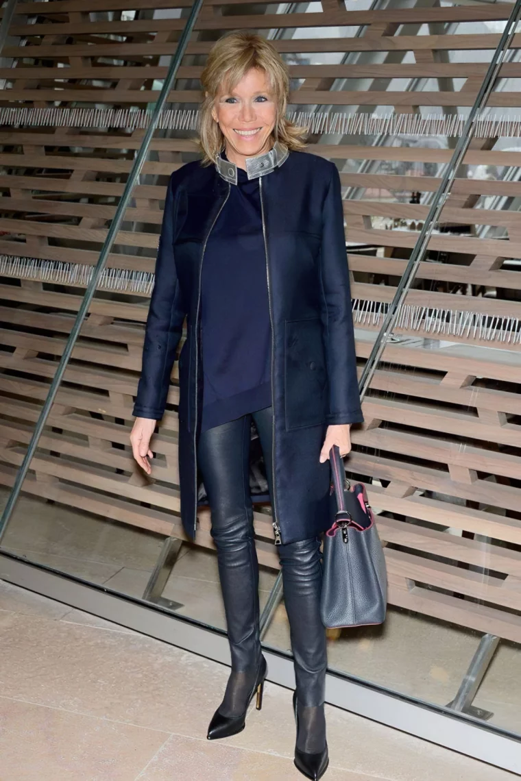 comment porter le legging en cuir brigitte macron tenue noire