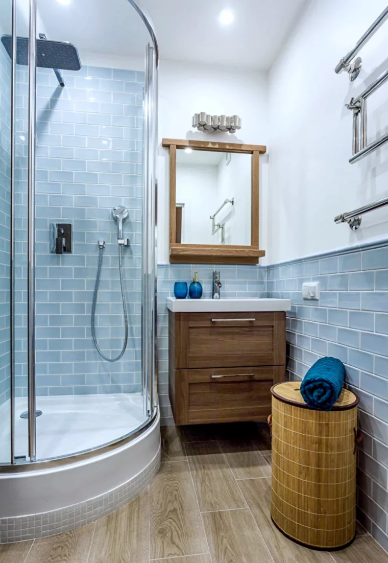 comment rendre une petite salle de bain plus grande