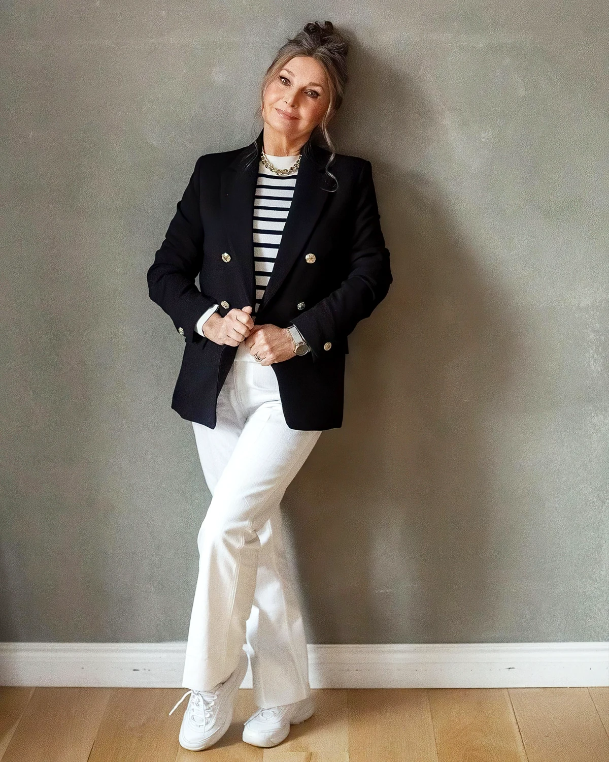 comment s habiller apres 50 ans pour paraitre jeune jean blanc