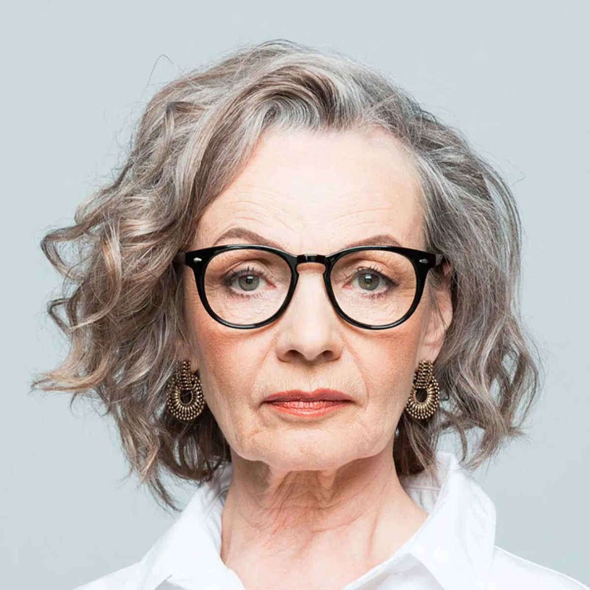 coupe de cheveux mi long femme 50 ans avec lunettes