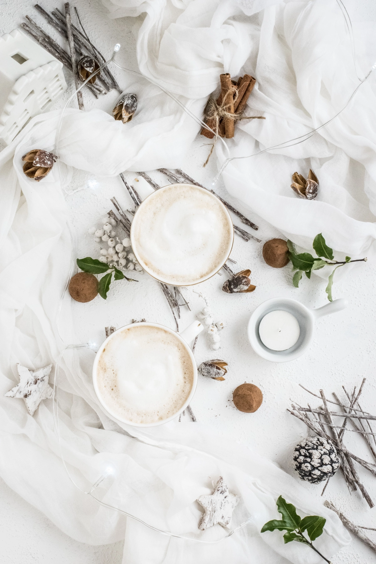 flatlay wallpaper iphone surface blanche tasse late cafe cookies branches sechees