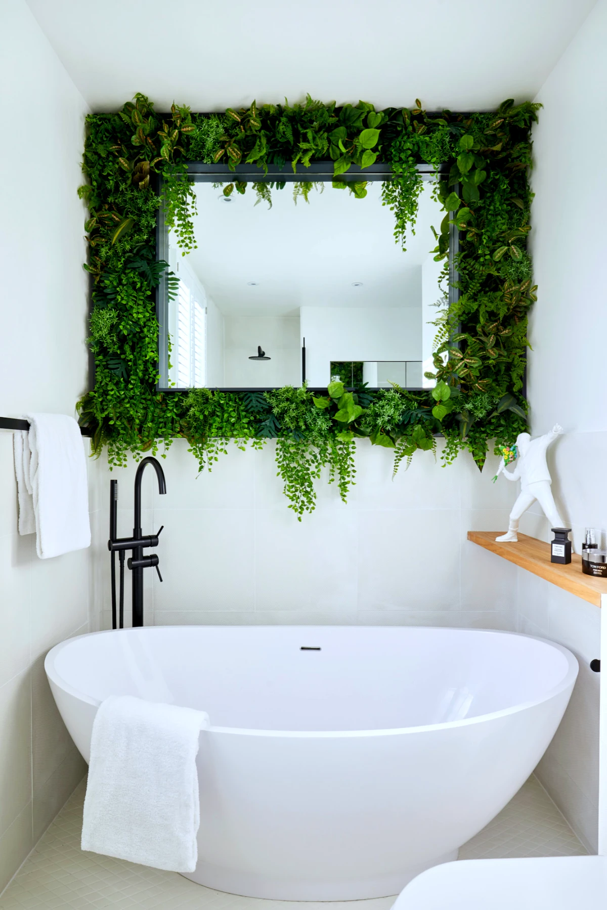 idees creatives pour agrandir petite salle de bain mur vegetal