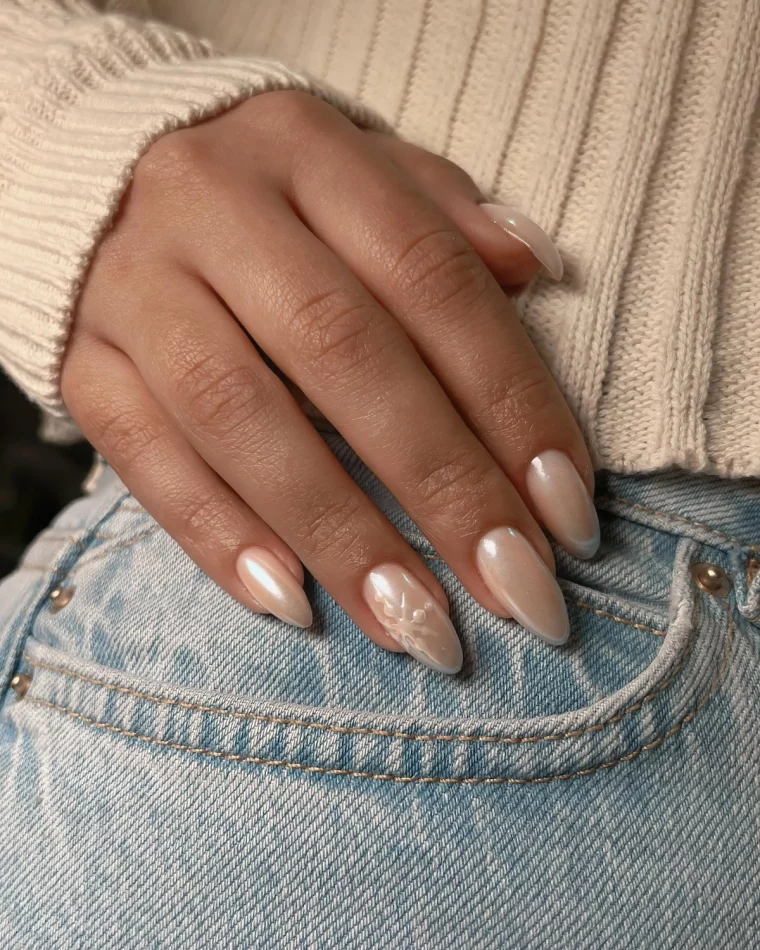 manucure hiver dessin flocon de neige vernis blanc ongles glazed donut jeans pull femme