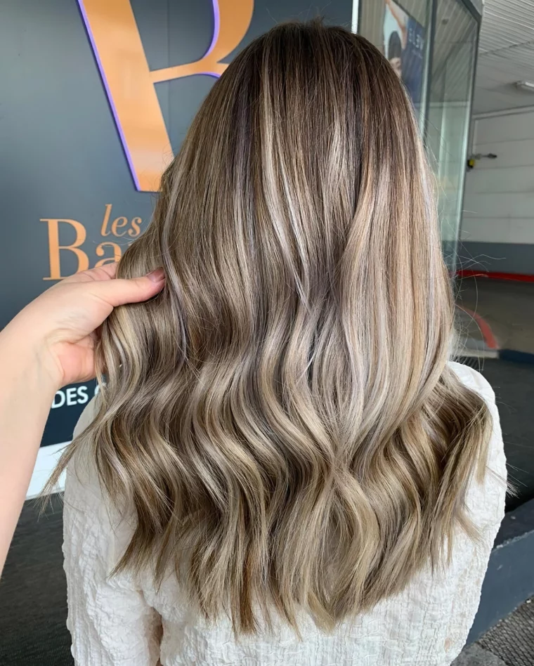 ombre balayage cacao froid cheveux bruns eclaircissement technique meches