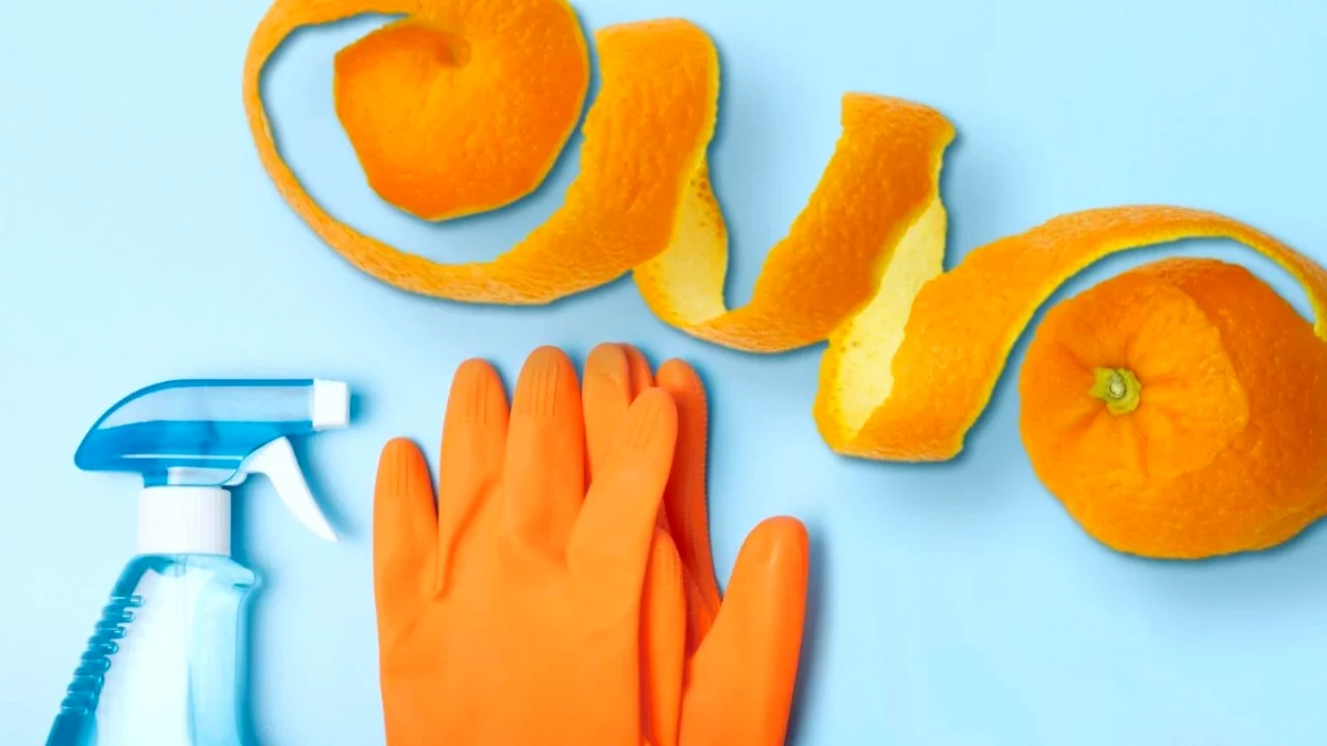 peau d orange pour le nettoyage gants en plastic orange fond bleu