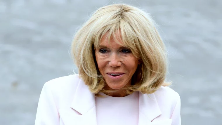 quel couleur porter apres 50 ans brigitte macron total lool blanc