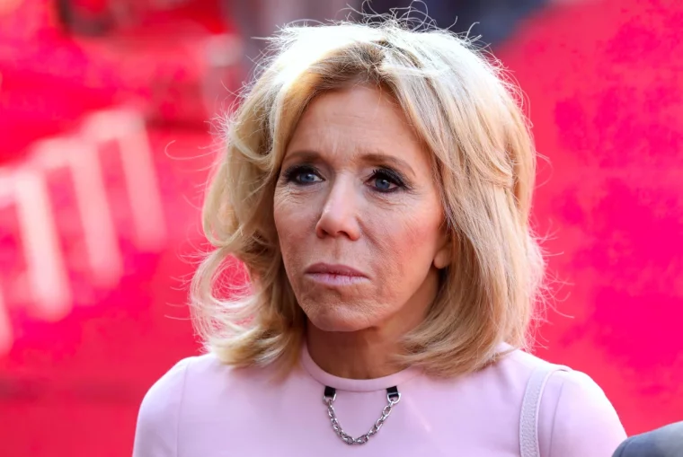 quelle couleur pour paraitre plus jeune apres 50 ans brigitte macron