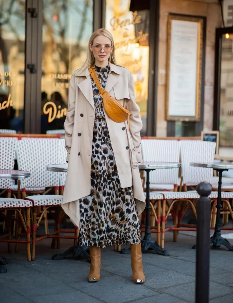 robe midi a imprime animalier bottes et banane moutarde