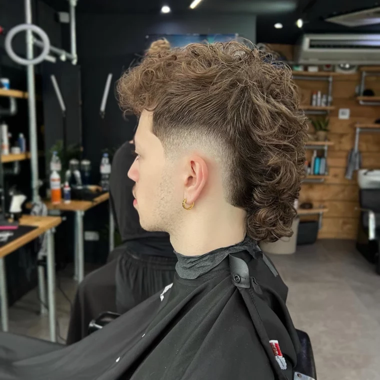 coiffure homme degrade boucle texture cheveux naturelle taper cut