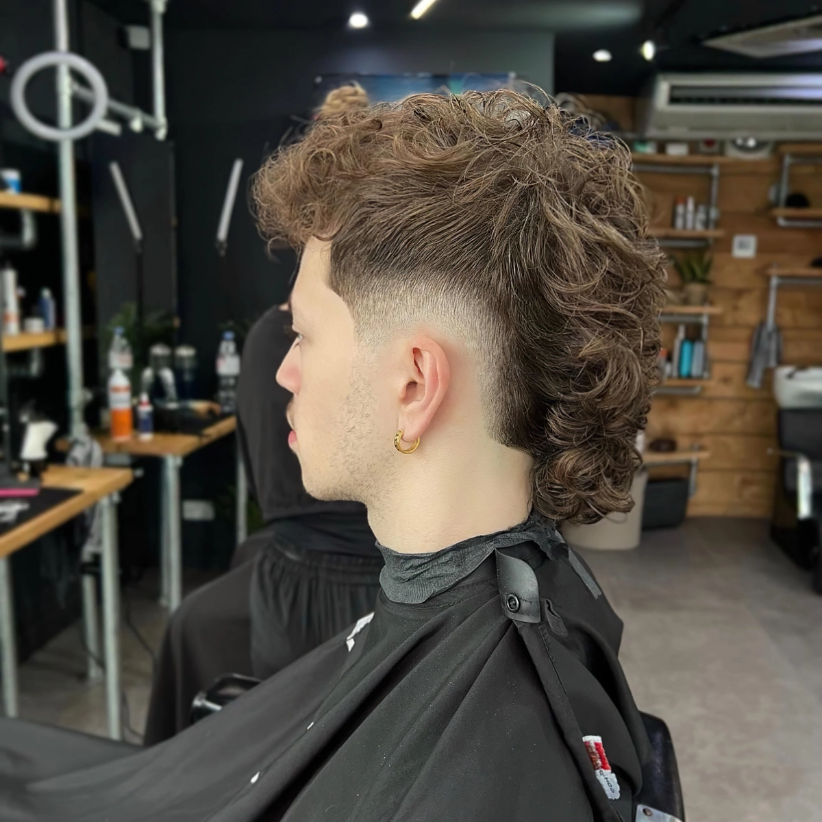 coiffure homme degrade boucle texture cheveux naturelle taper cut